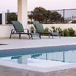 Kora Suites&pool بيت ضيافة