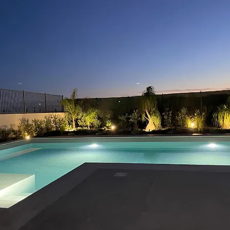 ゲストハウス Kora Suites&pool サン・レオーネ