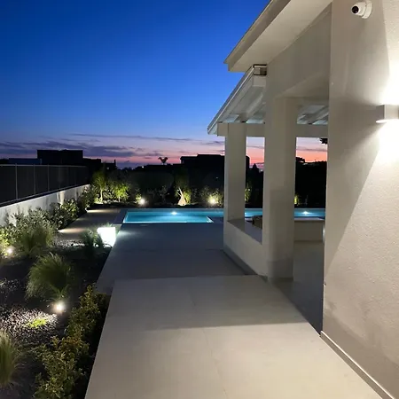 Kora Suites&pool サン・レオーネ