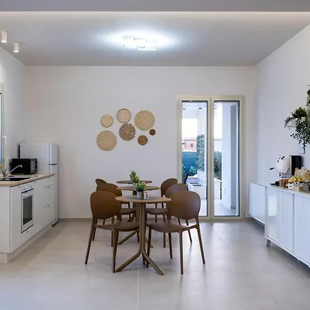 Kora Suites&pool 게스트하우스 4*