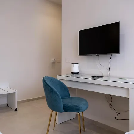 Kora Suites&pool 게스트하우스 산리온