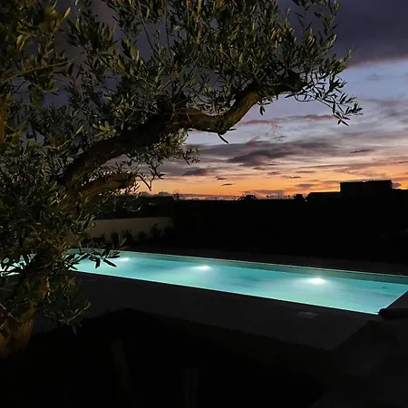 Kora Suites&pool Guest house *
