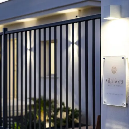 Kora Suites&pool Guest house