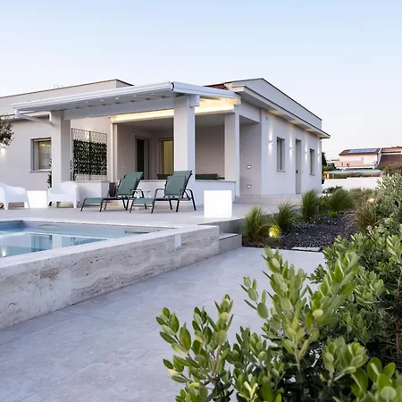 Kora Suites&pool Guest house *